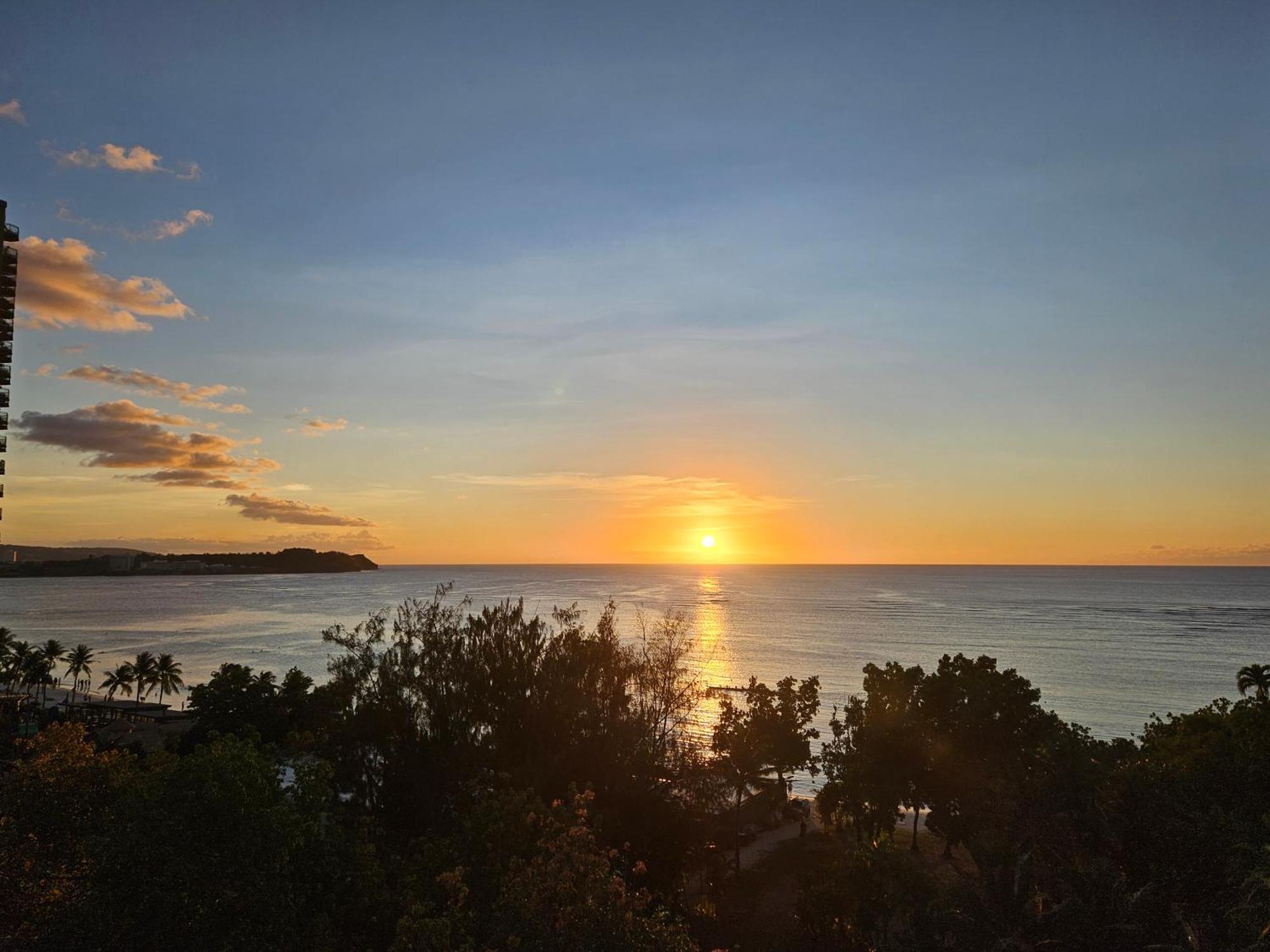 Guam Reef Hotel Tumon Exterior photo